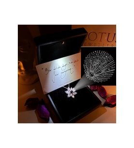 100 Dilde Seni Seviyorum Yazan Lotus Kolye Işıklı Kolye Kutusu Rose Gold 925 Ayar Gümüş Kolye