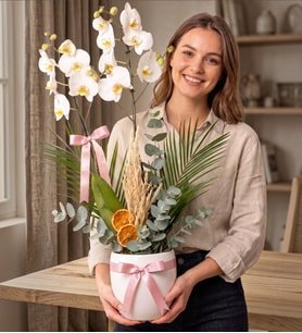 Premium Büyük Boy Çift Dallı Beyaz Phalaenopsis Orkide ve Okaliptüs Aranjmanı