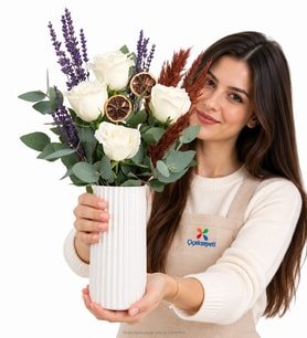 Beyaz Çizgili Polimer Vazoda 4 Beyaz Gül