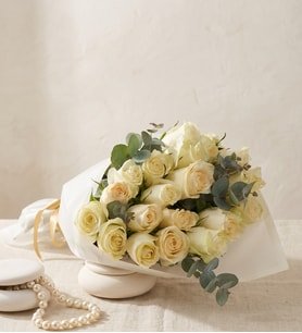 Beyaz Buket Kağıdında 20'lı Beyaz Gül Buketi