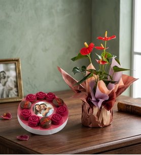 Buket Kağıdında Pembe Antoryum ve Kişiye Özel Gül Kekler
